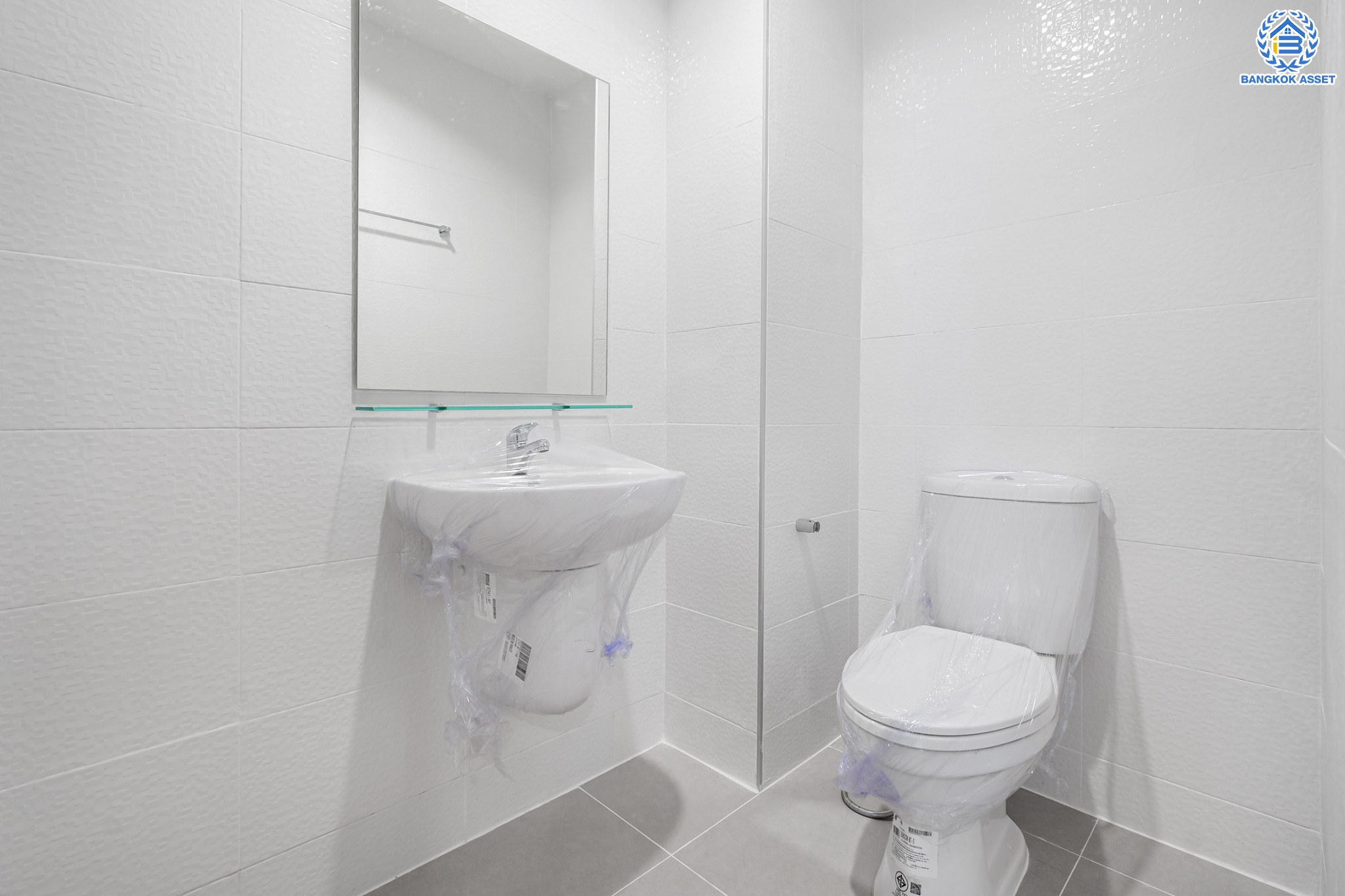 บ้านมือสองตกแต่งใหม่ ม.ซอยเรวดี58 รัตนาธิเบศร์ ทาวน์โฮม 3 ชั้น เนื้อที่ 19 ตร.ว. ฟังก์ชัน 4 ห้องนอน 3 ห้องน้ำ 1 ที่จอดรถ พร้อมตอบโจทย์ทุกการเข้าอยู่ บนทำเลเดินทางสะดวก เข้า-ออก ได้หลายเส้นทาง ใกล้เซ็นทรัลรัตนาธิเบศร์ และรถไฟฟ้าสายสีม่วง "สถานีบางกระสอ"